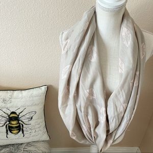 3/30 H&M lip gray pink scarve